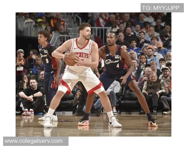 莫布里高效表现7投5中贡献14分5篮板4助攻三分球命中率出色